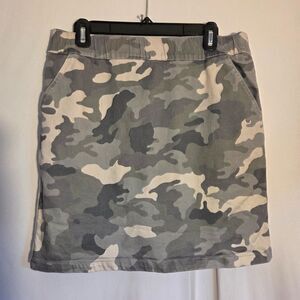 Boston Proper Camo Skort Women's Size 12 Gray Camouflage Stretch Pull On Skirt